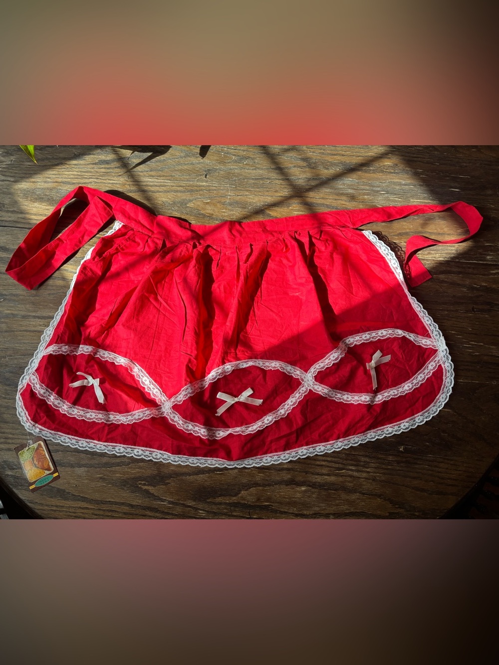 Retro 100% cotton apron, trimmed in bows